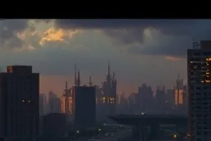 《灯下长谈》深夜书桌与茶杯的封面示意